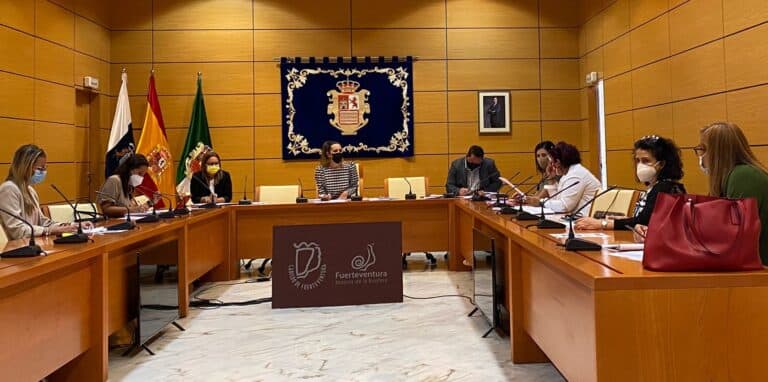 Turismo y los ayuntamientos preparan un plan de inversiones para los municipios de la isla