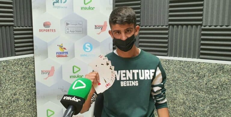 La magia del majorero Raúl Magic causa furor en TikTok, con cerca de dos millones de seguidores