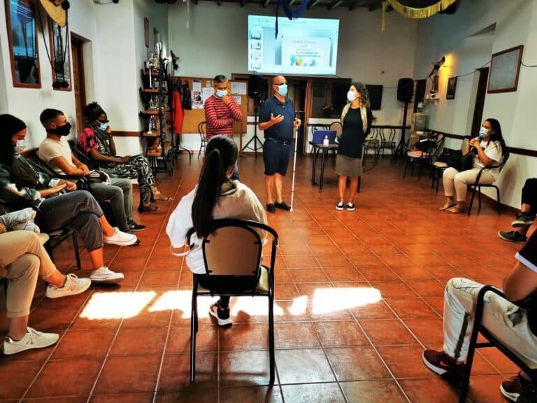 Antigua trabaja con ADIVIA en impulsar la lengua de signos en el municipio