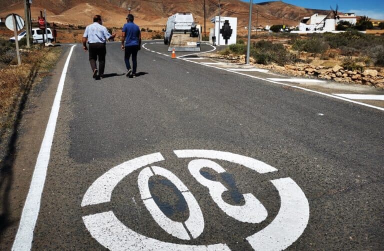 Antigua reduce a 30 Km/h la velocidad máxima en cada pueblo