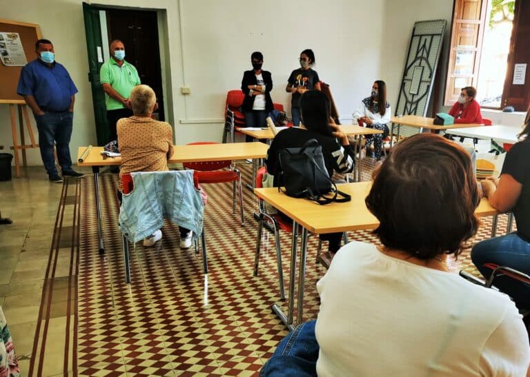 Antigua impulsa la artesanía y apoya a los artesanos organizando cursos de formación