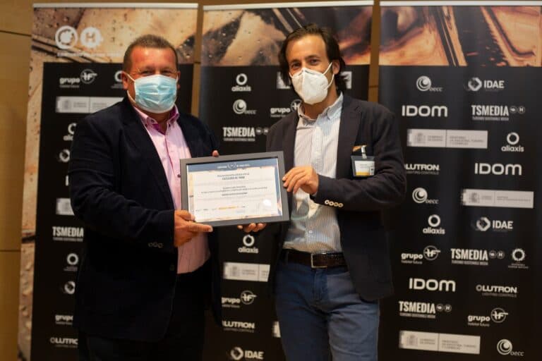 El alcalde de Antigua hace entrega del Premio TOP10 al Barcelo Castillo Beach Resort