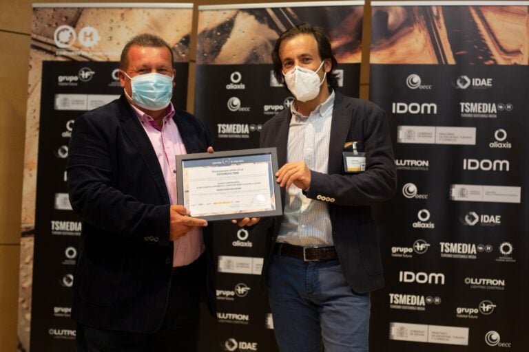 El alcalde de Antigua hace entrega del Premio TOP10 al Barcelo Castillo Beach Resort