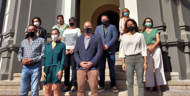 De León coge la batuta y actualiza la promoción de Fuerteventura al siglo XXI