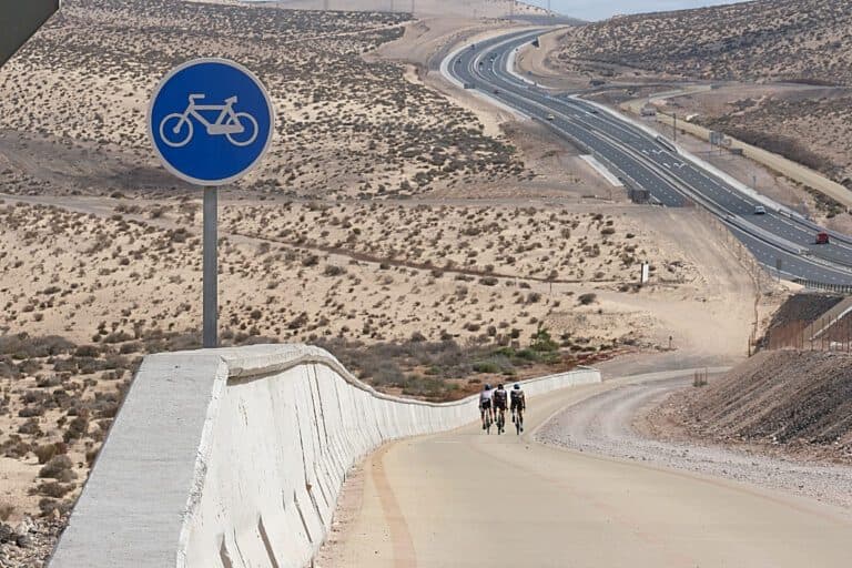 Un carril bici de seis kilómetros une El Salmo y Costa Calma