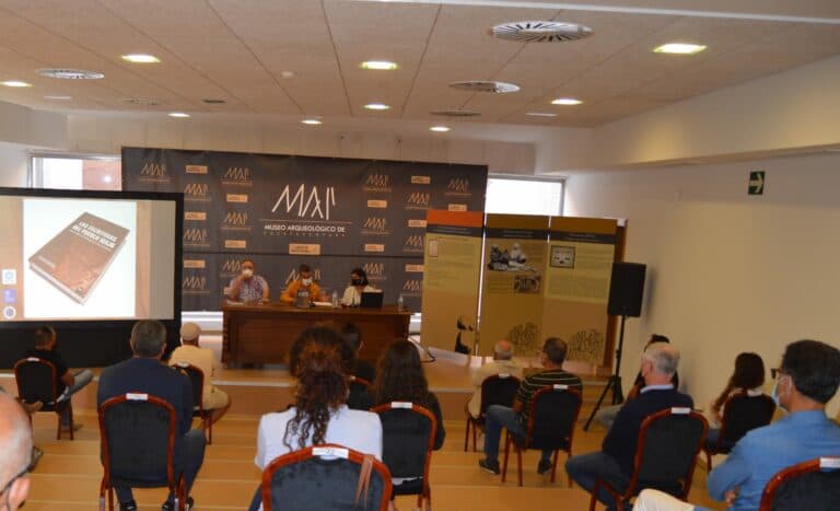 El Museo Arqueológico acogió la presentación del libro sobre escrituras del pueblo majo