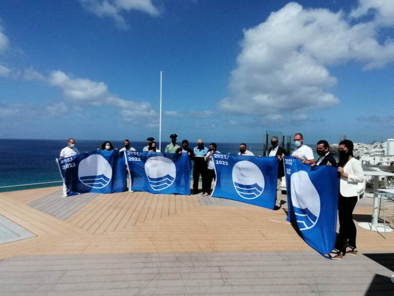 Pájara iza la bandera azul en cuatro de sus playas