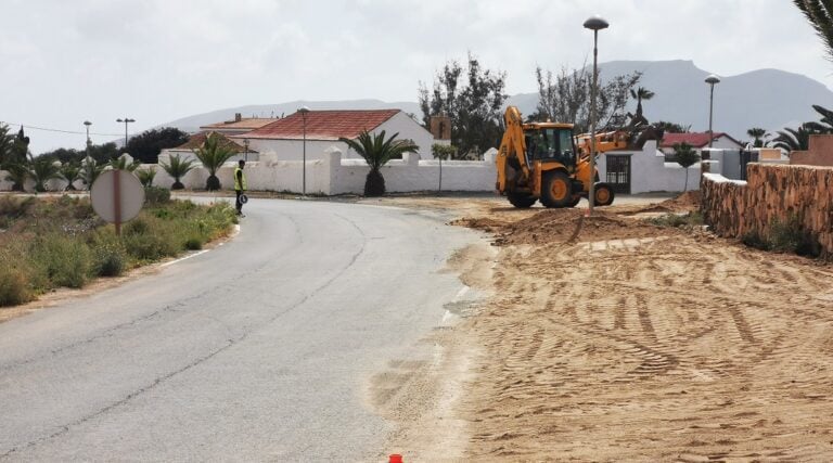 A licitación las obras de saneamiento y pavimentación en Triquivijate por 550.000 euros