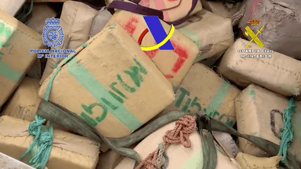 Interceptado un buque a 16 millas de Fuerteventura con 22 toneladas de hachís