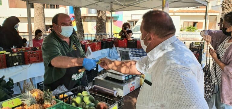 El Mercado Agrícola de Antigua llega fresco y con parranda