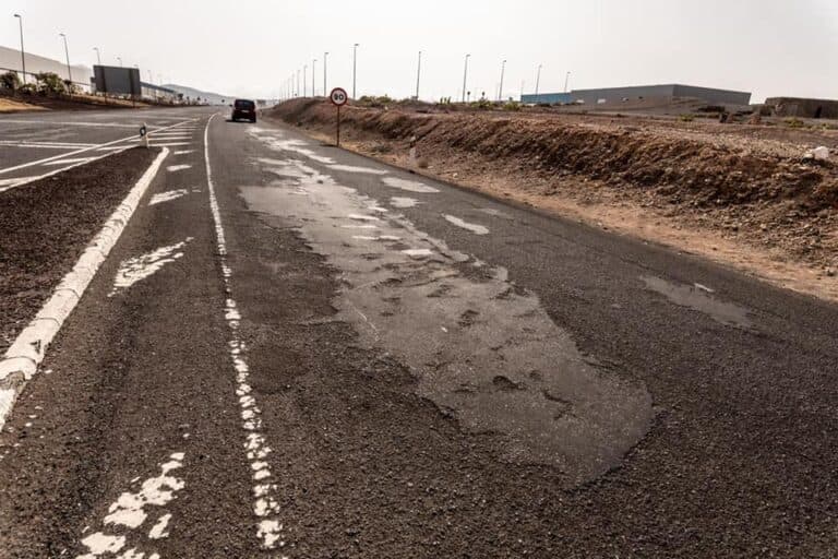 Tuineje reclama soluciones inmediatas al mal estado de la rotonda de El Cuchillete
