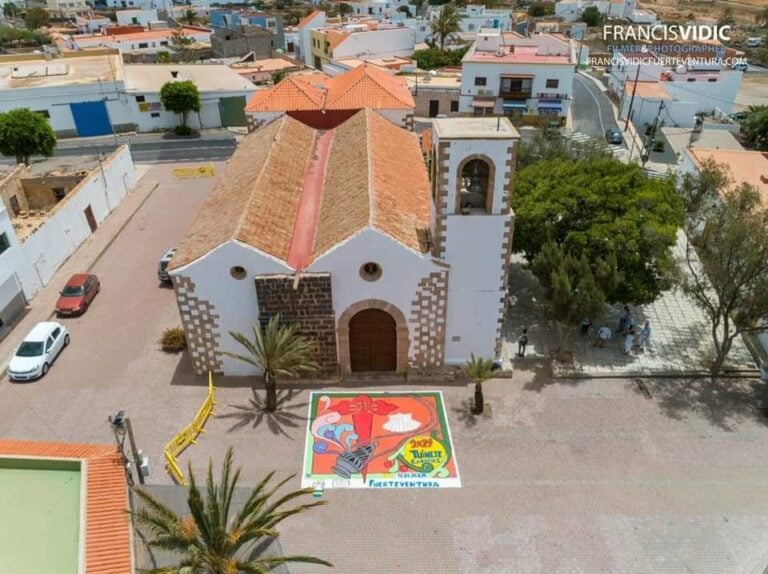 Tuineje participa en el «mayor proyecto mundial de alfombrismo»