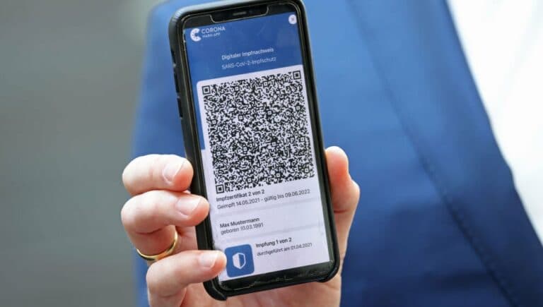 Canarias estrena el certificado covid para acceder al interior de bares y restaurantes