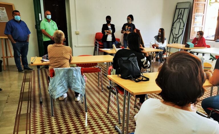 Prensa, ordenadores, préstamos de libros y wifi en todos los centros culturales de Antigua