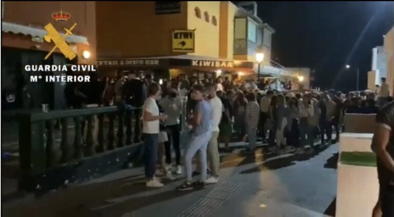 La Guardia Civil interviene en las habituales aglomeraciones de Corralejo