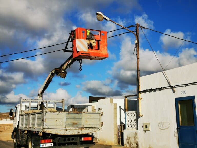 Antigua licita la renovación de camiones, elevadores y retroexcavadoras por más de 350.000 euros