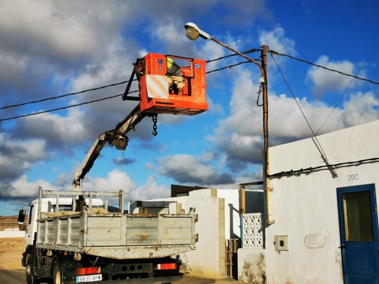 Antigua licita la renovación de camiones, elevadores y retroexcavadoras por más de 350.000 euros