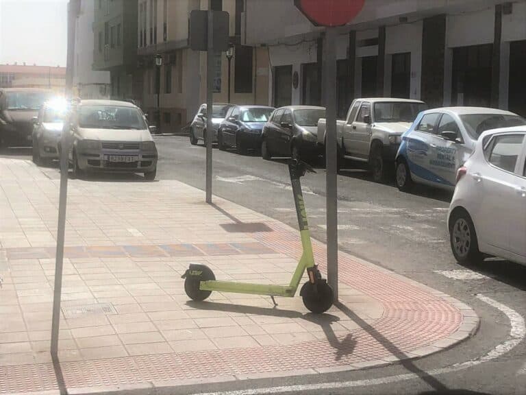 CC denuncia el «desorden e inseguridad» de los patinetes eléctricos en Corralejo