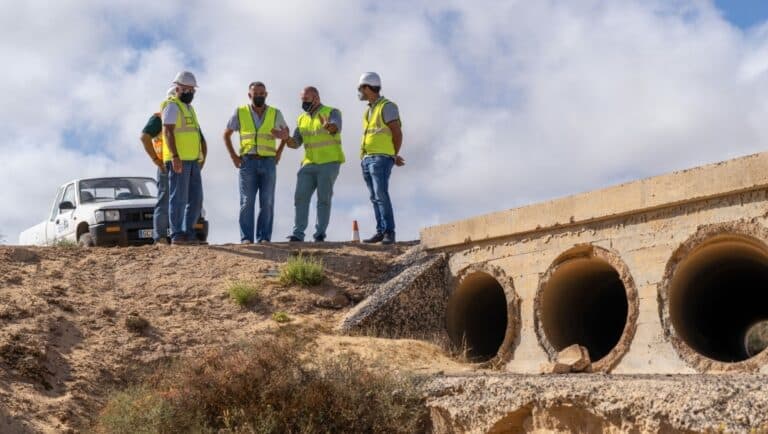 Obras de mejora en la FV-10 entre la glorieta de acceso a Lajares y El Roque