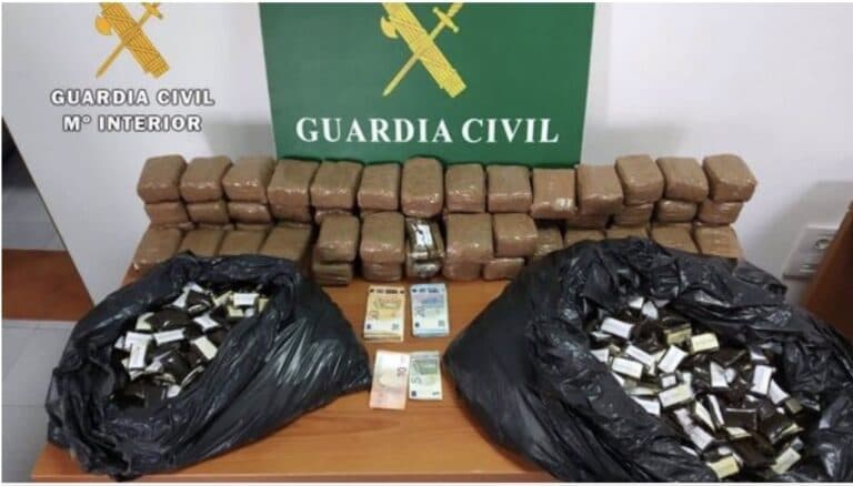 Pillado con 60 kilos de hachís en el maletero de su coche en Fuerteventura