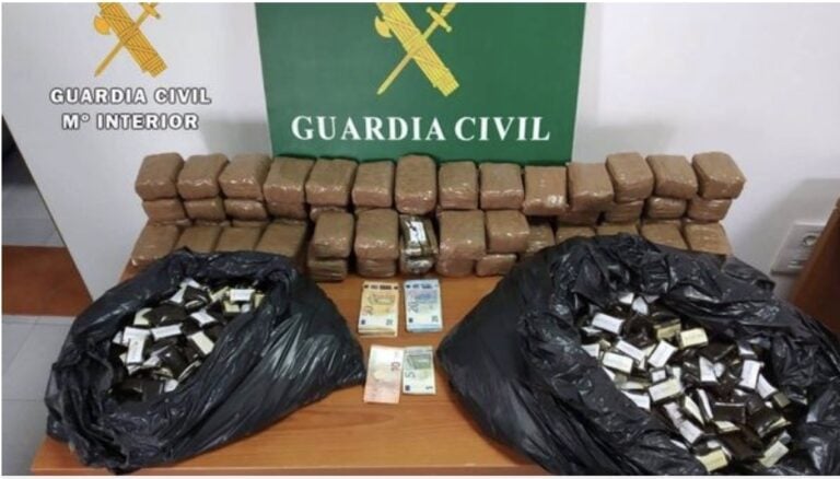 Pillado con 60 kilos de hachís en el maletero de su coche en Fuerteventura