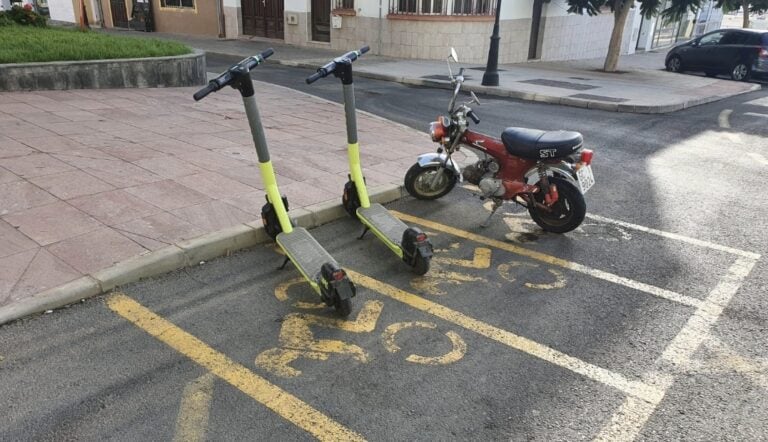 Puerto del Rosario retirará los patinetes eléctricos de alquiler que invadan aceras y aparcamientos