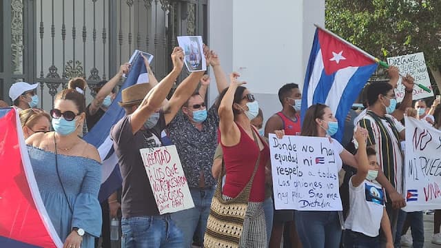 La comunidad cubana en Fuerteventura vuelve a la calle