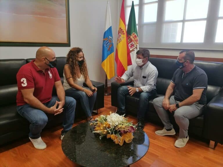 El Cabildo atiende las demandas de Pájara en materia de transportes y nuevas tecnologías