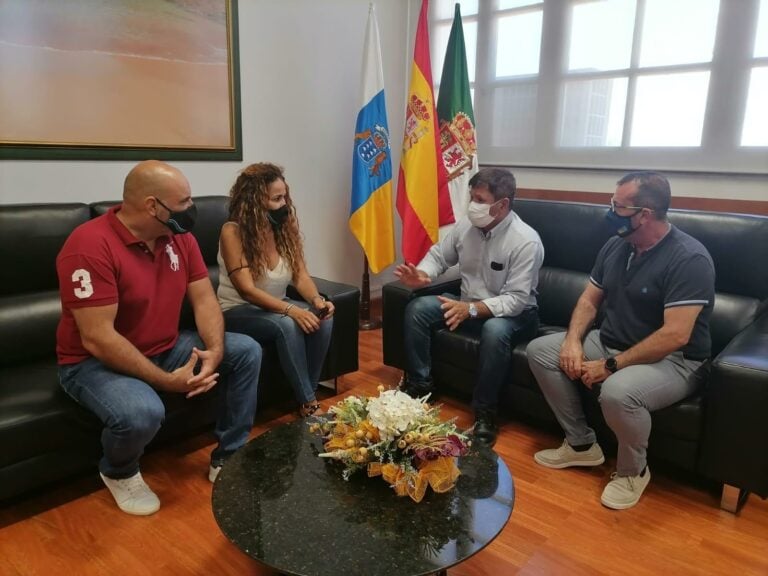 El Cabildo atiende las demandas de Pájara en materia de transportes y nuevas tecnologías