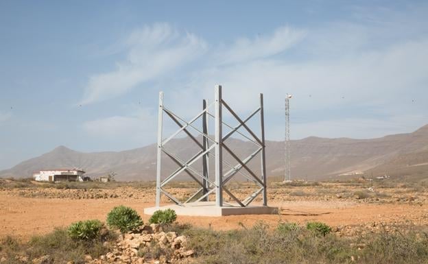 PSOE, Podemos y NC declaran «de utilidad pública» el tendido eléctrico que fue anulado por los tribunales