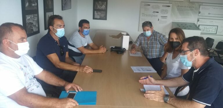 El Cabildo coordina con las cofradías de pescadores las zonas para el desarrollo de la acuicultura