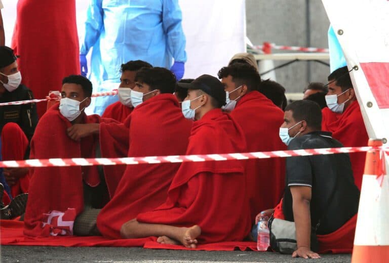 Cinco neumáticas rescatadas en Canarias, con 121 migrantes trasladados a Fuerteventura