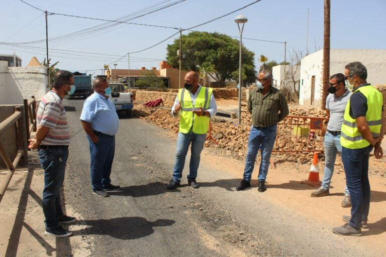 El Cabildo mejorará el firme de la travesía de Triquivijate