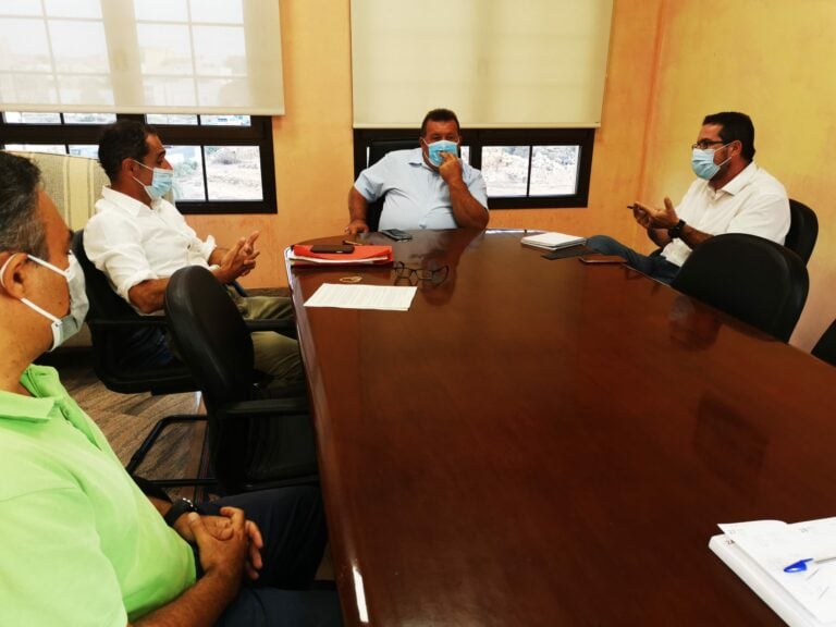 El Ayuntamiento media un acuerdo para mejorar el suministro de agua entre el CAAF y Aguas de Antigua