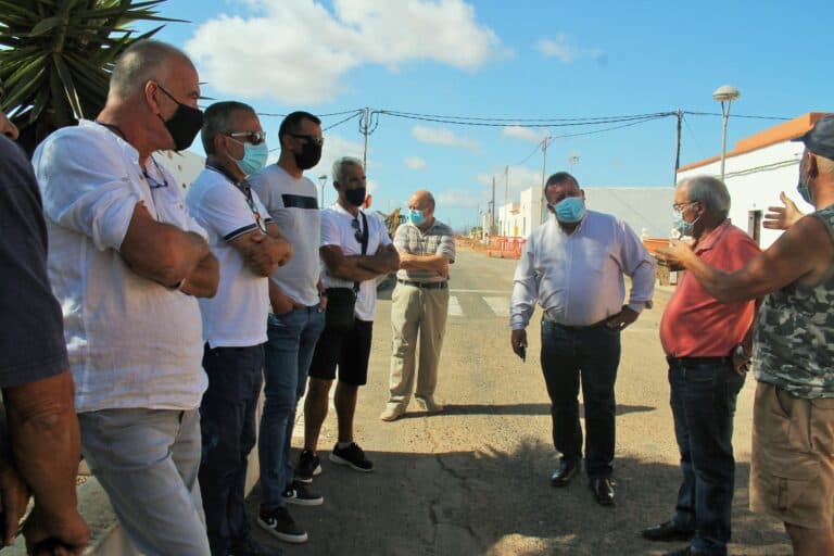 Rechazo unánime de los vecinos de Triquivijate al reasfaltado propuesto por el Cabildo