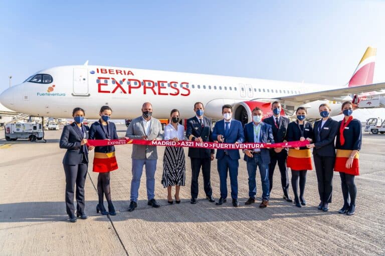Iberia Express bautiza uno de sus nuevos aviones con el nombre de Fuerteventura