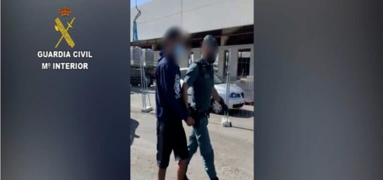 La Guardia Civil detiene al autor de siete delitos de hurto en complejos turísticos en Corralejo