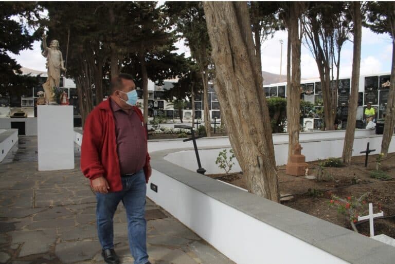 Un Campo Santo de Antigua ornamentado, limpio y accesible