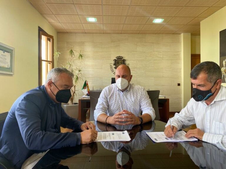 Cabildo y AECA promocionan las compras en Caleta de Fuste