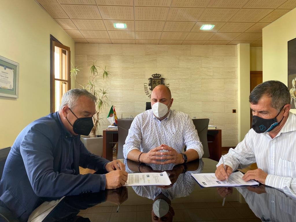 Cabildo y AECA promocionan las compras en Caleta de Fuste