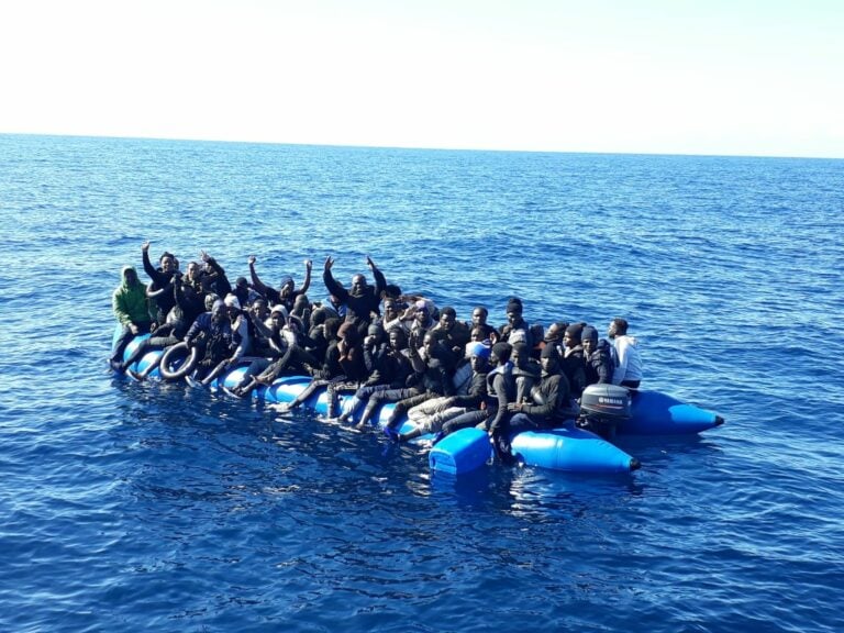 Rescatan a un nuevo grupo de 59 inmigrantes que se dirigía a Fuerteventura
