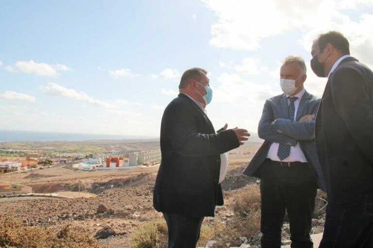 El presidente Ángel Víctor Torres visita la localidad turística de Caleta de Fuste