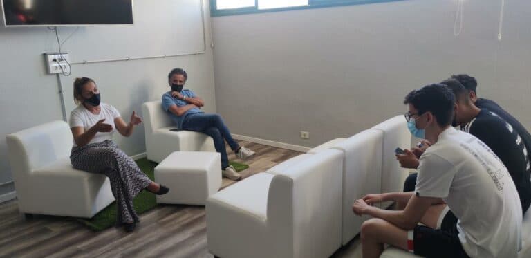 La consejera de Educación visita a los usuarios de la residencia de Estudiantes de Puerto del Rosario