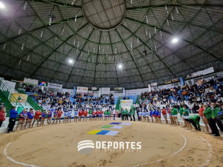 Vuelve a ver la luchada benéfica por La Palma celebrada en Tetir