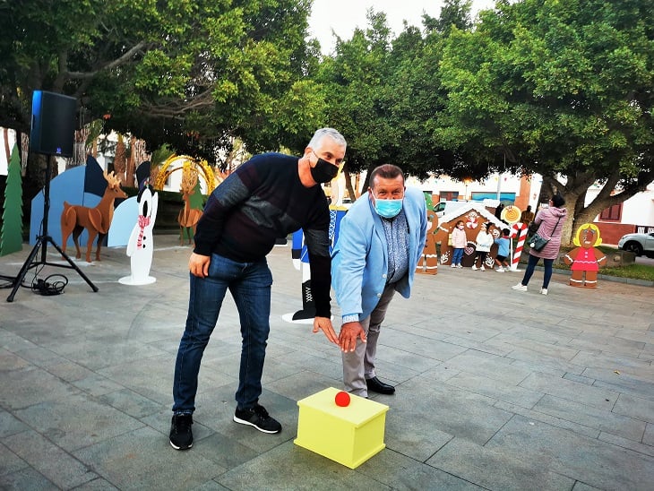 Encendido de las luces de Navidad en Antigua con cientos de luminosos y decenas de figuras