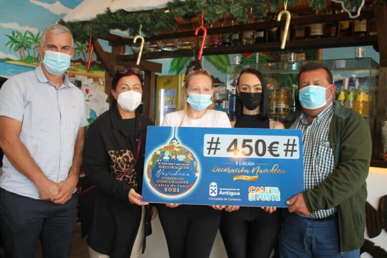 O’Hanna Lounge Bar gana el concurso de decoración navideña de Caleta de Fuste