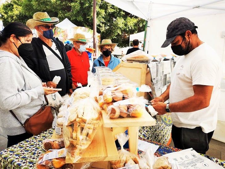 Este domingo en el Mercado Agrícola de Antigua se regalarán castañas asadas