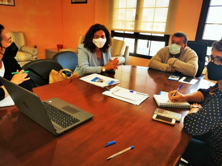 Antigua financia con 6.000 euros becas de estudio para impulsar la matriculación de personas sin titulación