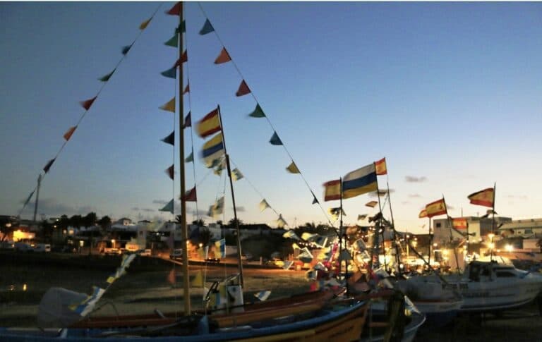 Mercadillo y actuaciones Navideñas este viernes junto al mar en Salinas del Carmen