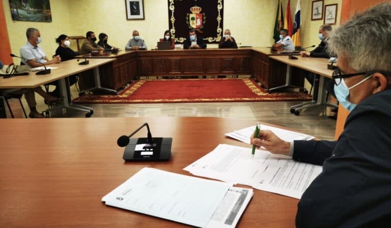 La gestión económica del Ayuntamiento de Antigua en 2020 recibe un aprobado alto